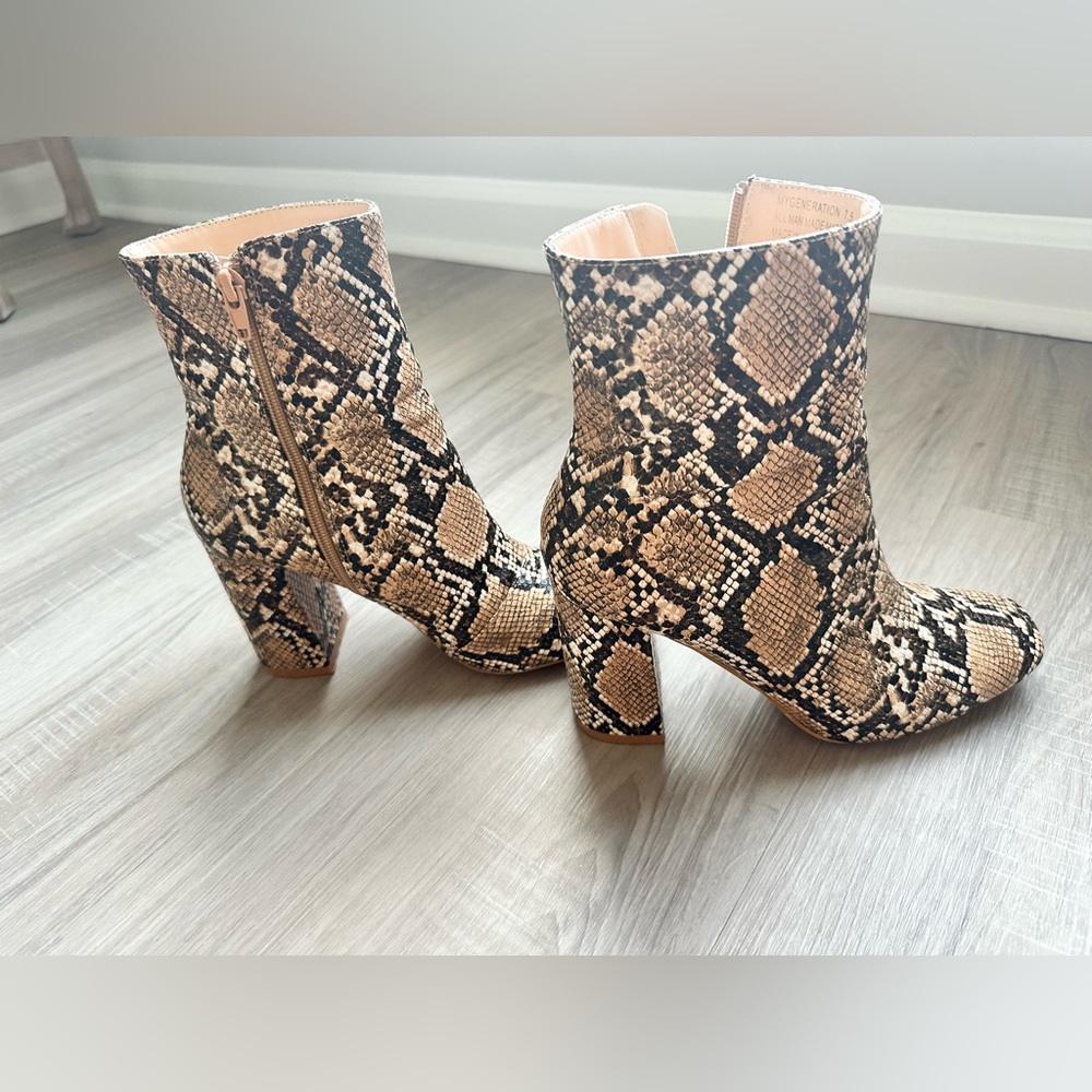 Lulus Boots 7.5 - Picture 3 of 7